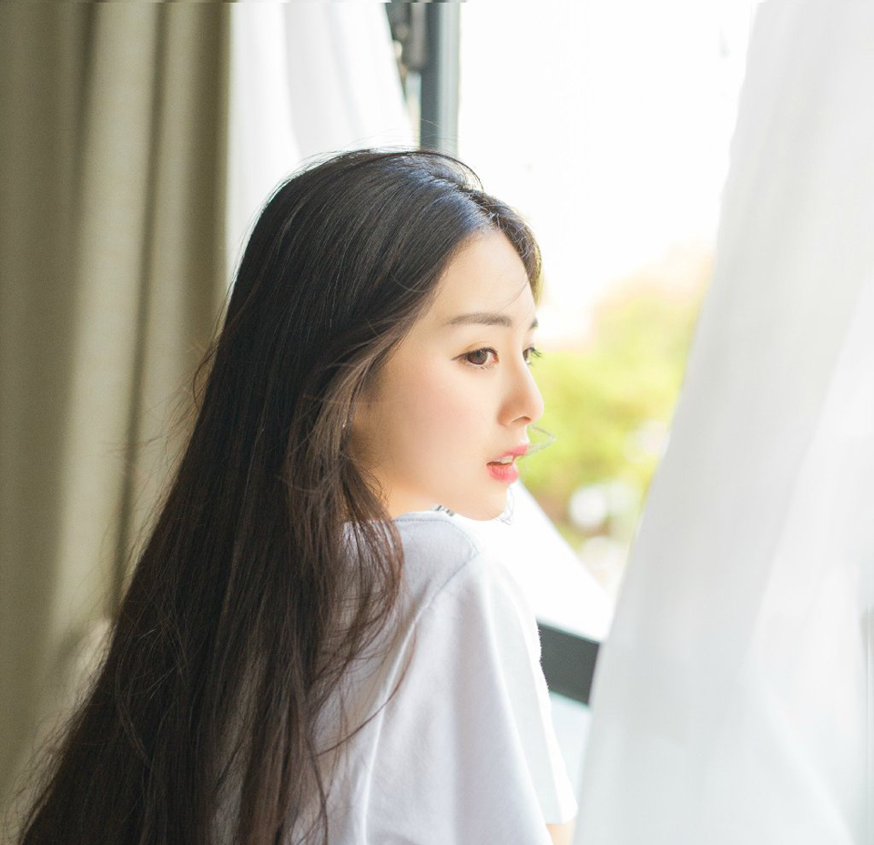 别去羡慕别人有什么，那还不如自己努力来的实在。每个人都有过去痛苦或者快乐，每件事都在忘记和记住上纠结！